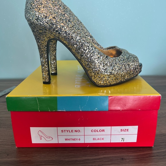 GLITTER Open Toe, High Heel, Gold, Silver and Black.  Size 7.5.  Original box! - Picture 7 of 9